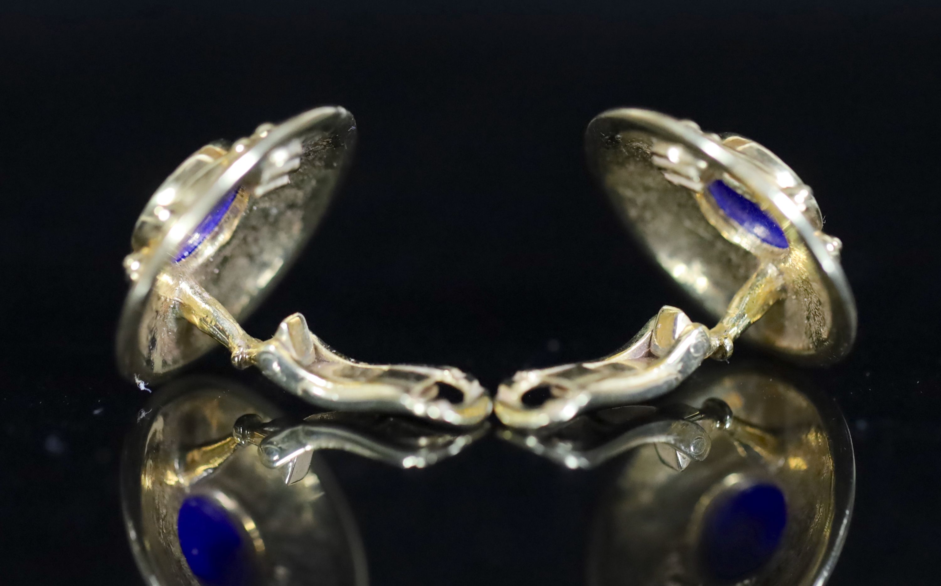A pair of 18ct (750) gold and lapis lazuli circular ear clips,
